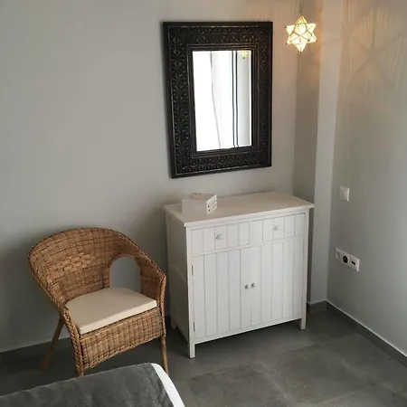 Anemos Luxury דירה Pondi