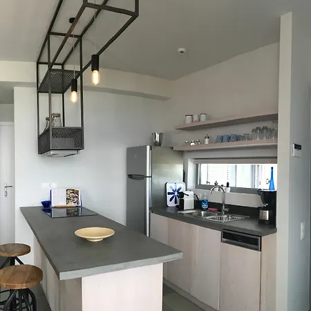 Anemos Luxury דירה Pondi